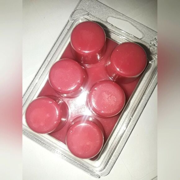 Hand Crafted Rose petals waxmelt Rounds - Picture 4 of 8